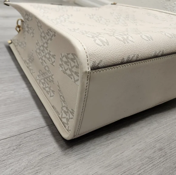 Michael Kors Maple Large Logo Tote - Vanilla/Cream MSRP $398*FAST SHIPPING*
